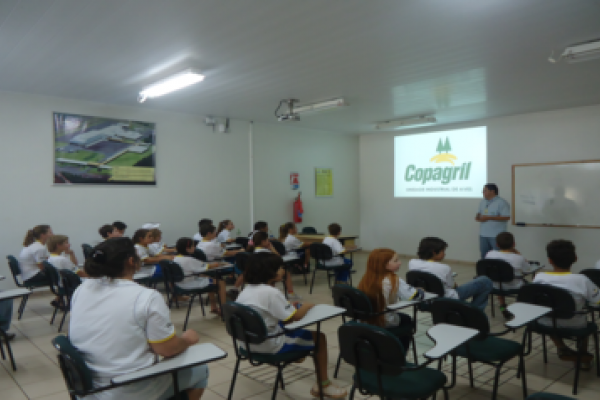 Alunos do Cooperjovem da Escola Tiradentes de Sub-Sede/Santa Helena visitam a UIA 