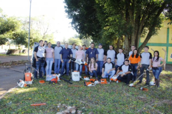 Funcion&aacute;rios recebem qualifica&ccedil;&atilde;o t&eacute;cnica comercial