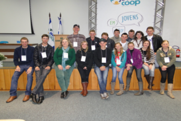 Jovens da Copagril participam do Jovemcoop, em Maring&aacute;