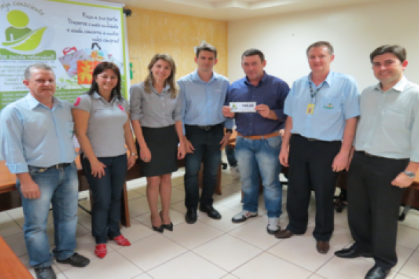 Campanha &ldquo;Sacolas Retorn&aacute;veis&rdquo; sorteia os primeiros vales-compras