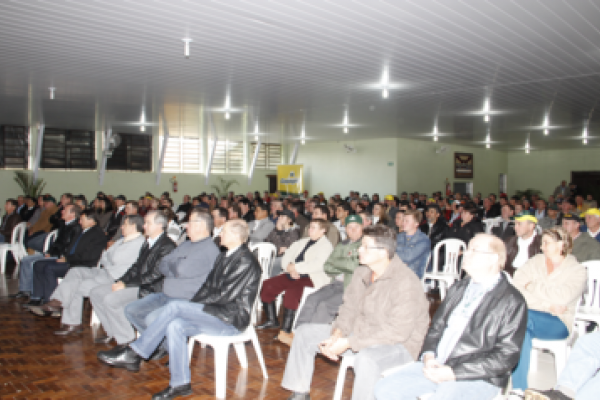Semin&aacute;rio Anual de Produtores de Aves da Copagril 2013