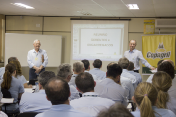 Diretoria, gerentes e encarregados se unem para avaliar resultados da safrinha