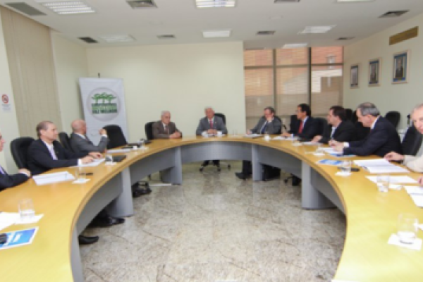 Chefe da Casa Civil do Paran&aacute; participa de reuni&atilde;o da diretoria da Ocepar