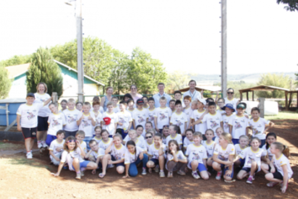 Alunos do Cooperjovem visitam propriedade de associados