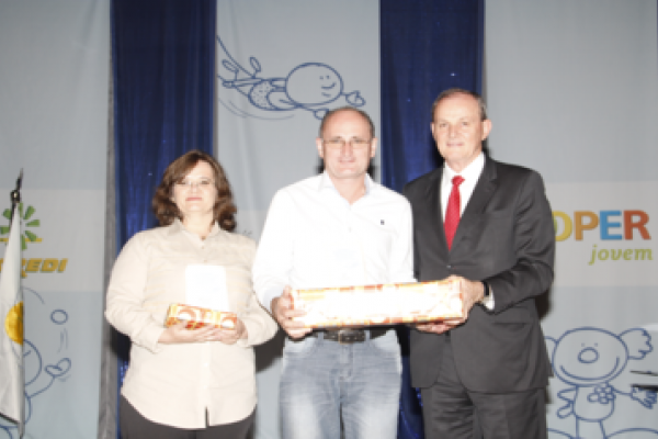 Cooperjovem: projetos e reda&ccedil;&atilde;o da &aacute;rea de atua&ccedil;&atilde;o da Copagril s&atilde;o premiados em Curitiba