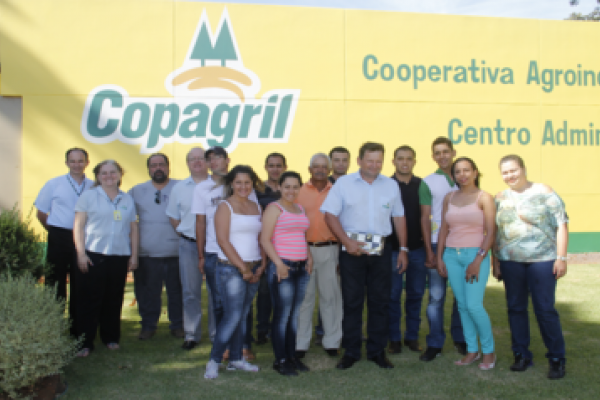 Cooperativistas de Minas Gerais visitam a Copagril 