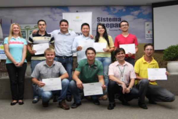 Jovens cooperativistas paranaenses se re&uacute;nem para avaliar as atividades de 2013 e planejar 2014