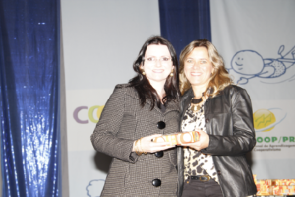 Professora do Cooperjovem na &aacute;rea de atua&ccedil;&atilde;o da Copagril conquista pr&ecirc;mio nacional 