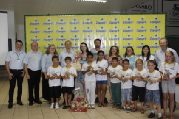 Copagril homenageia professores e alunos pelas conquistas do Cooperjovem