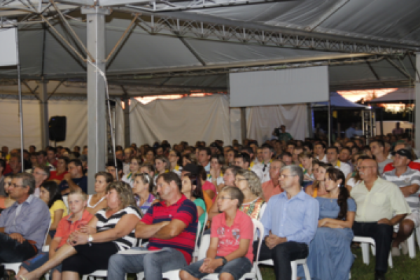 Come&ccedil;a o Dia de Campo Copagril 2014
