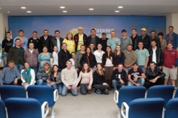 Comit&ecirc;s de Jovens premiados nos Projetos Agr&iacute;colas visitam Ocepar, em Curitiba 