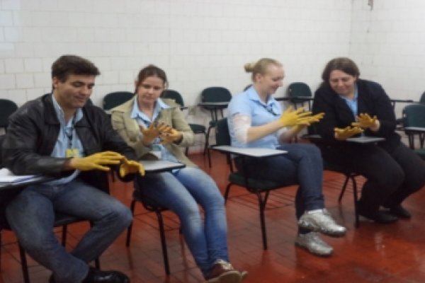 Funcion&aacute;rios da BR Mania s&atilde;o treinados em Boas Pr&aacute;ticas de Manipula&ccedil;&atilde;o