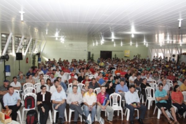  Semin&aacute;rio de Produtores de Su&iacute;nos da Copagril: informa&ccedil;&atilde;o e reconhecimento