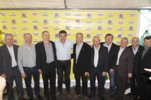  Governador do Paran&aacute; e comitiva visitam estandes da Copagril na Expo Rondon