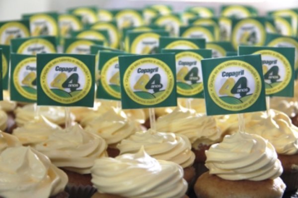  Copagril comemora 44 anos e presenteia funcion&aacute;rios