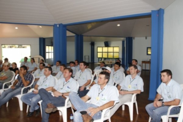  Controle de plantas daninhas &eacute; tema de palestra