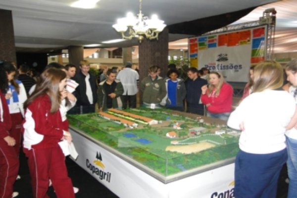  Copagril participa da feira de profiss&otilde;es