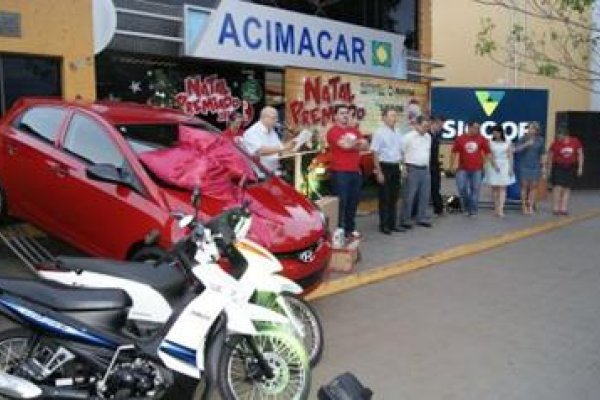 Cliente do Supermercado Copagril ganha carro no Natal da Acimacar