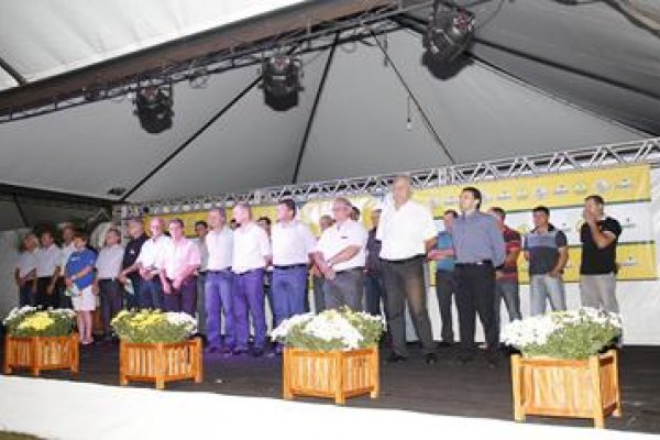 Grandes expectativas marcam in&iacute;cio do Dia de Campo Copagril 2015