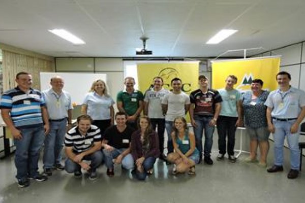 Lideran&ccedil;as dos comit&ecirc;s de jovens recebem treinamento