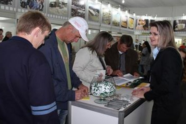 Sorteio de pr&ecirc;mios aos visitantes dos estandes da Copagril na Expo Rondon &eacute; realizado