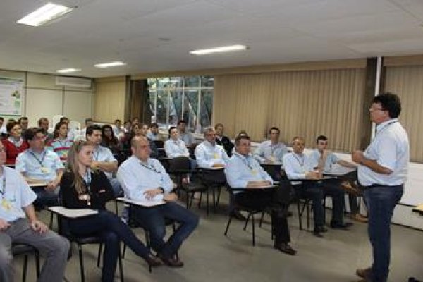 Funcion&aacute;rios participam de palestra ao Dia Nacional de Preven&ccedil;&atilde;o de Acidentes de Trabalho