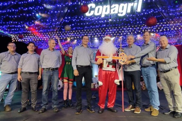 Cerca de 600 pessoas prestigiam a primeira noite do Natal Copagril