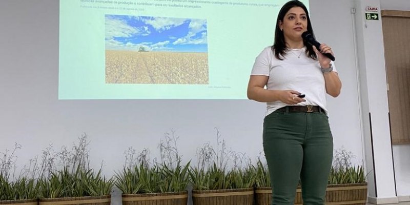 Camila Telles enfatiza import&acirc;ncia de mostrar as oportunidades do agro aos jovens