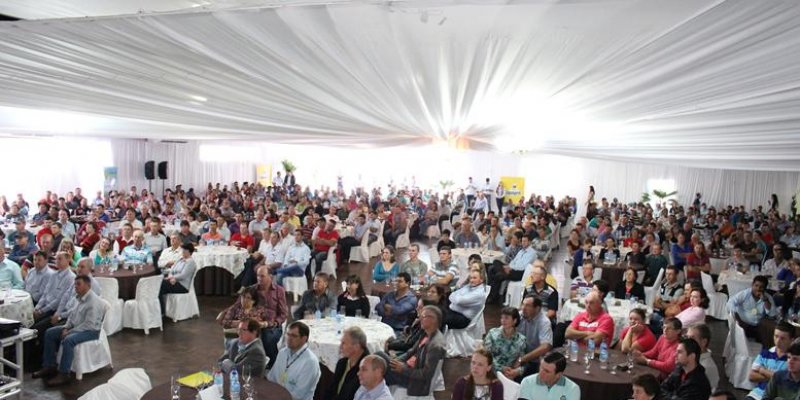 Semin&aacute;rio de soja e milho: Copagril premia associados por alta produtividade