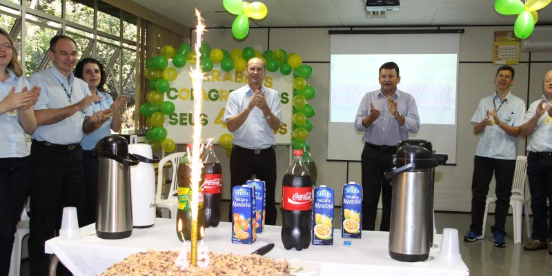 Funcion&aacute;rios da Copagril recebem homenagem em comemora&ccedil;&atilde;o aos 45 anos da cooperativa