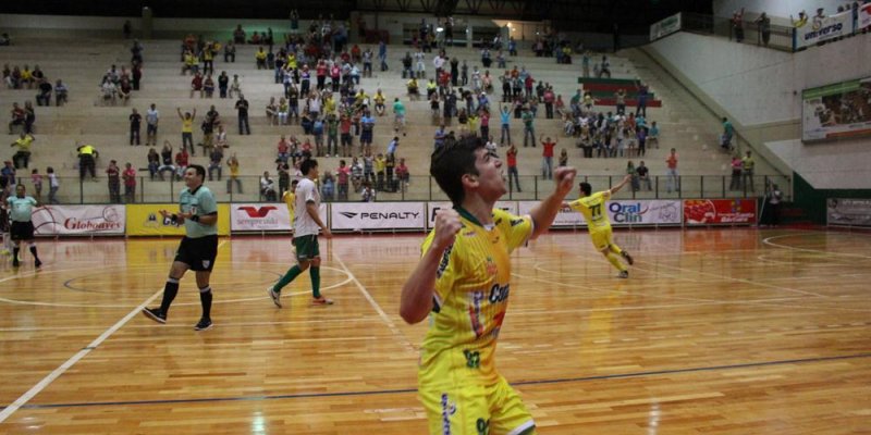 Copagril se mant&eacute;m na lideran&ccedil;a com vit&oacute;ria sobre Dois Vizinhos