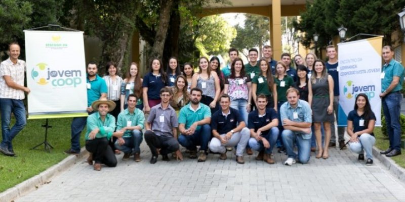 Representantes da ACJC da Copagril participam do Elicoop Jovem em Curitiba