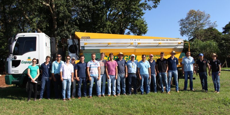 Alunos da Unioeste t&ecirc;m aula pr&aacute;tica de Agricultura de Precis&atilde;o na Copagril
