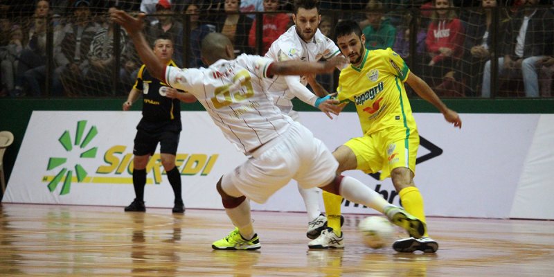 Torcida lota gin&aacute;sio e jogo entre Copagril e Intelli termina no empate
