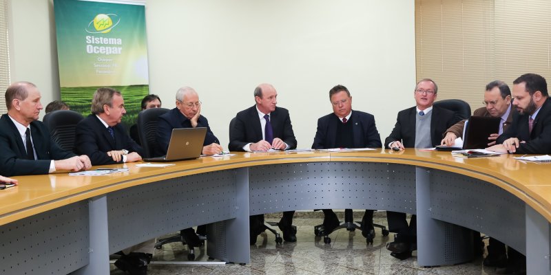 Ministro Blairo Maggi se re&uacute;ne com diretores da Organiza&ccedil;&atilde;o das Cooperativas do Paran&aacute; (Ocepar) 