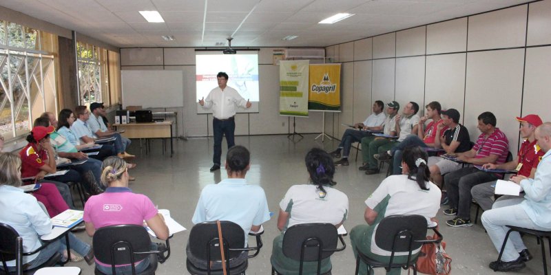 Funcion&aacute;rios da Copagril participam de curso sobre seguran&ccedil;a com produtos inflam&aacute;veis