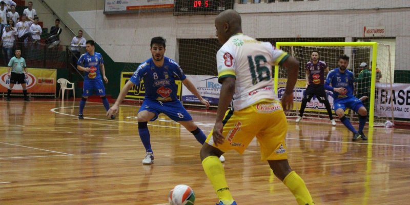 Copagril Futsal perde do Umuarama na Chave Ouro