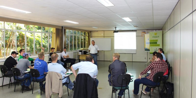 Funcion&aacute;rios da Copagril t&ecirc;m curso sobre seguran&ccedil;a em servi&ccedil;os com eletricidade