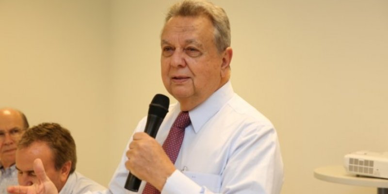 Roberto Rodrigues diz que cooperativismo do Paran&aacute; &eacute; exemplo para o mundo