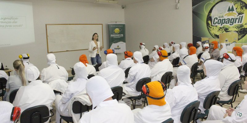 Pol&iacute;tica da Qualidade &eacute; difundida na Unidade Industrial de Aves Copagril