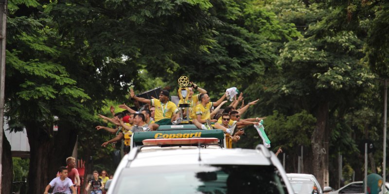 Copagril Futsal para a cidade de Marechal C&acirc;ndido Rondon comemorando t&iacute;tulo paranaense 2016