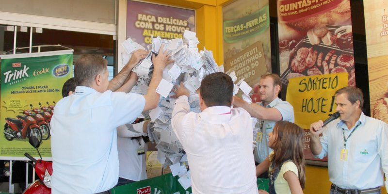 Clientes de Gua&iacute;ra e Novo Sarandi ganham motos da promo&ccedil;&atilde;o dos Supermercados Copagril