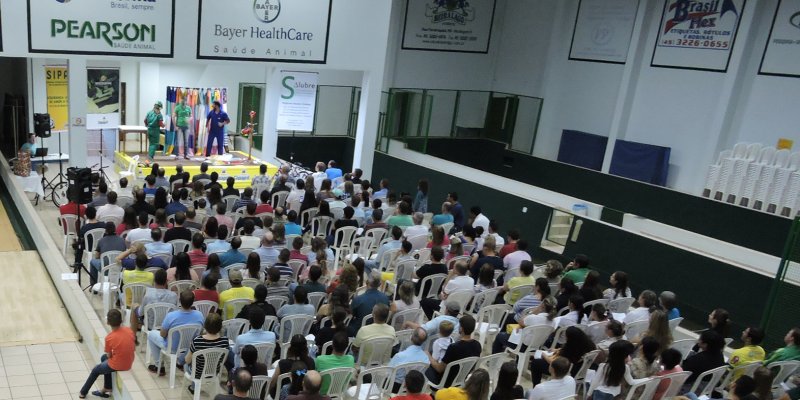 Teatro e sorteio de pr&ecirc;mios marcam encerramento da Sipat Copagril