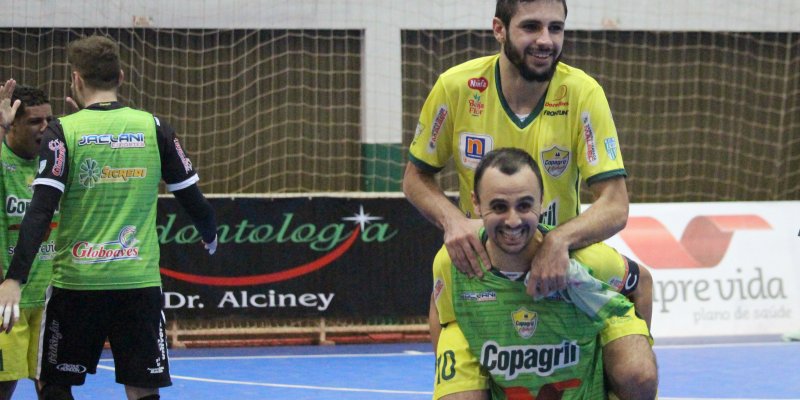 Copagril vence de virada e sobe para as primeiras coloca&ccedil;&otilde;es do Campeonato Paranaense