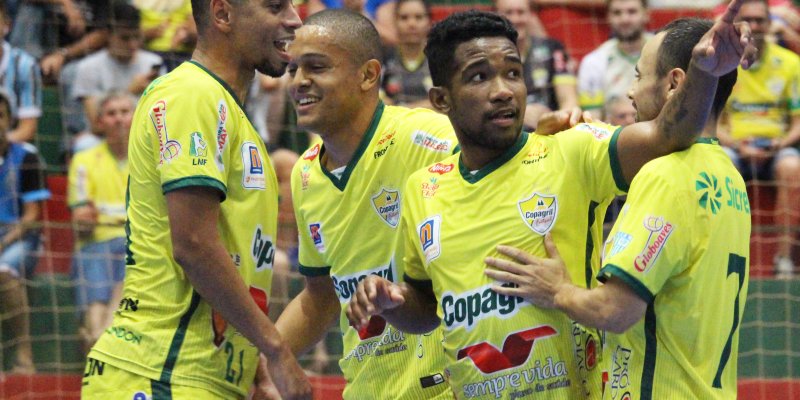 Copagril Futsal goleia o Paranava&iacute; e est&aacute; na semifinal do Paranaense S&eacute;rie Ouro