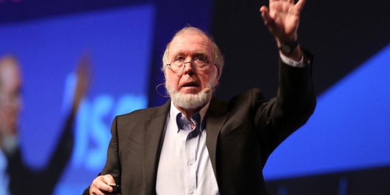 "A intelig&ecirc;ncia artificial ser&aacute; oferecida em rede. Voc&ecirc; compra, se pluga na nuvem e utiliza"