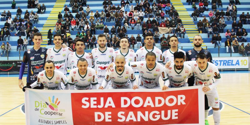 Equipe Copagril Futsal divulga campanha do Dia de Cooperar