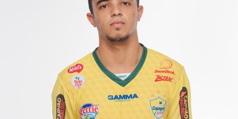 Meira passa por cirurgia do joelho