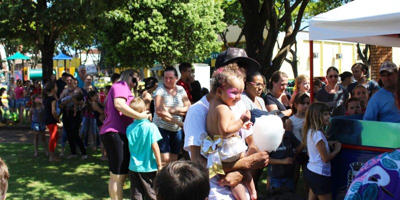 Cerca de 2.000 crian&ccedil;as participam do Brincando na Pra&ccedil;a em Nova Santa Rosa