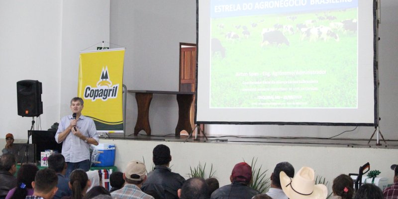 Produtores do Mato Grosso do Sul s&atilde;o homenageados no Semin&aacute;rio de Leite Copagril